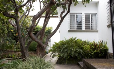 Venta y Renta de Casa sola frente al Lienzo Charro, Cuernavaca Morelos