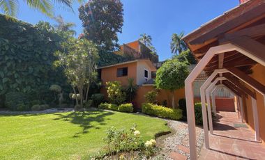 Casa en Venta y Renta  dentro de Calle cerrada con Seguridad, en  Palmira Tinguindin, Cuernavaca Mor