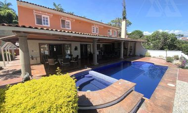 Casa en Venta y Renta  dentro de Calle cerrada con Seguridad, en  Palmira Tinguindin, Cuernavaca Mor