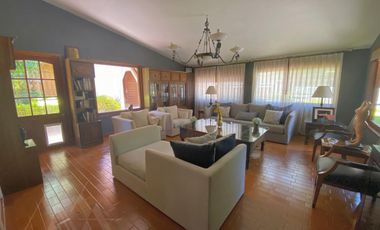 Casa en Venta y Renta  dentro de Calle cerrada con Seguridad, en  Palmira Tinguindin, Cuernavaca Mor