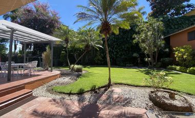Casa en Venta y Renta  dentro de Calle cerrada con Seguridad, en  Palmira Tinguindin, Cuernavaca Mor