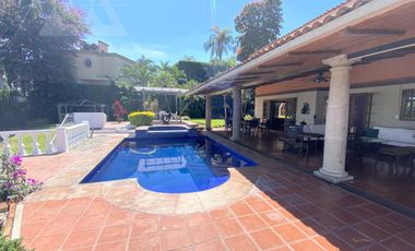 Casa en Venta y Renta  dentro de Calle cerrada con Seguridad, en  Palmira Tinguindin, Cuernavaca Mor