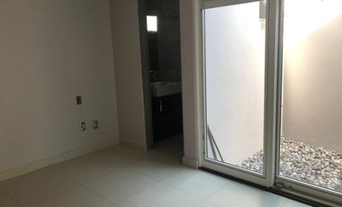 CASA EN RENTA EN LOMAS DE BEZARES