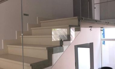 CASA EN RENTA EN LOMAS DE BEZARES