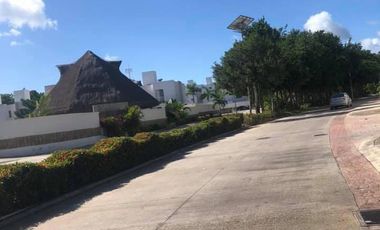 SE RENTA Casa de 3 recamaras sin muebles en Bali, Playa del Carmen P3264