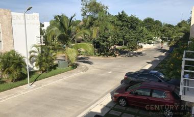 SE RENTA Casa de 3 recamaras sin muebles en Bali, Playa del Carmen P3264