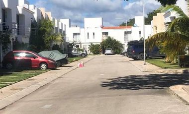 SE RENTA Casa de 3 recamaras sin muebles en Bali, Playa del Carmen P3264