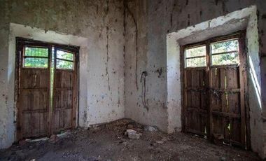 En venta terreno con casona y cenote en Temozón