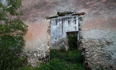 En venta terreno con casona y cenote en Temozón