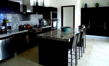 FRACC. COSTA DE ORO, Casa en VENTA con ALBERCA, gimnasio, cuarto de TV y juegos
