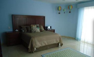 FRACC. COSTA DE ORO, Casa en VENTA con ALBERCA, gimnasio, cuarto de TV y juegos