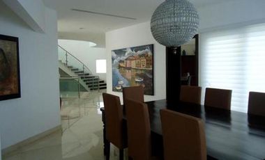 FRACC. COSTA DE ORO, Casa en VENTA con ALBERCA, gimnasio, cuarto de TV y juegos