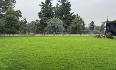 Sublime casa moderna colindante al Club de Golf los Encinos