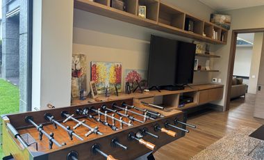 Sublime casa moderna colindante al Club de Golf los Encinos