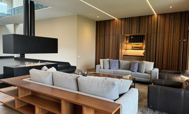 Sublime casa moderna colindante al Club de Golf los Encinos