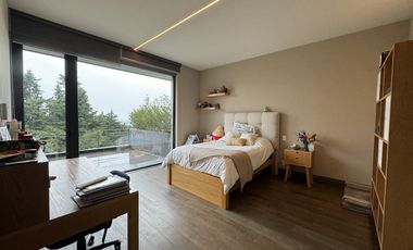 Sublime casa moderna colindante al Club de Golf los Encinos