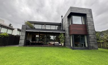 Sublime casa moderna colindante al Club de Golf los Encinos