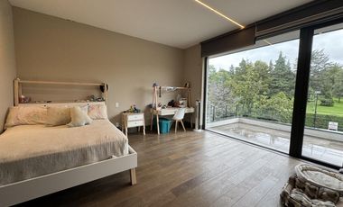 Sublime casa moderna colindante al Club de Golf los Encinos