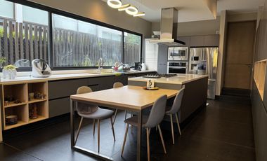 Sublime casa moderna colindante al Club de Golf los Encinos