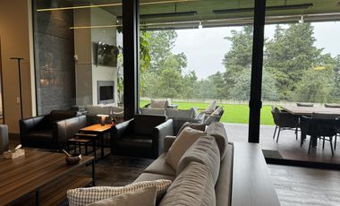 Sublime casa moderna colindante al Club de Golf los Encinos
