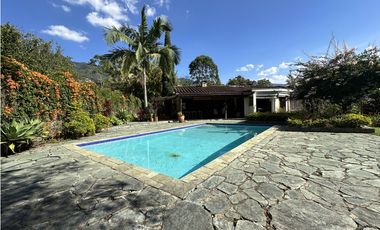 Exclusivo lote campestre en El Poblado con casa de patrimonio