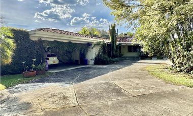 Exclusivo lote campestre en El Poblado con casa de patrimonio