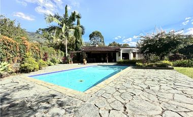 Exclusivo lote campestre en El Poblado con casa de patrimonio