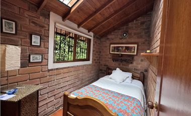 Casa campestre de dos niveles en San Antonio de Prado: