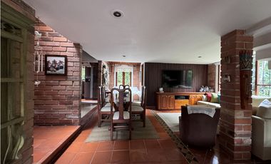 Casa campestre de dos niveles en San Antonio de Prado: