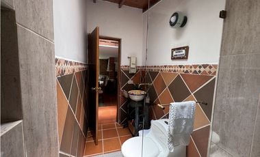 Casa campestre de dos niveles en San Antonio de Prado: