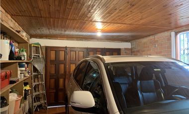 Casa campestre de dos niveles en San Antonio de Prado: