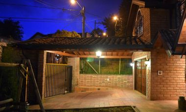 Casa campestre de dos niveles en San Antonio de Prado: