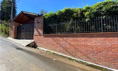 Casa campestre de dos niveles en San Antonio de Prado: