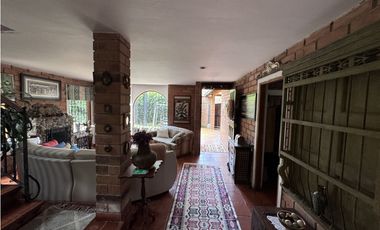 Casa campestre de dos niveles en San Antonio de Prado: