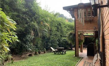 Casa campestre de dos niveles en San Antonio de Prado: