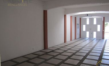 Edificio con departamentos y cuartos en venta Zona Av. Xalapa.