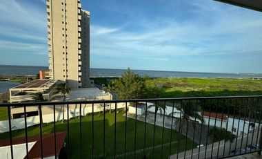 Penthouse en RENTA con roof garden privado con espectacular vista al rio del Estero, 3 recamaras