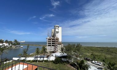 Penthouse en RENTA con roof garden privado con espectacular vista al rio del Estero, 3 recamaras
