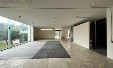 EDIFICIO EN RENTA EN AV. ARCO SUR COL. LA RESERVA TERRITORIAL.