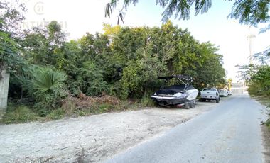 Renta Terreno de 1100 m2 Uso Mixto en Av Fonatur Cancún C3193