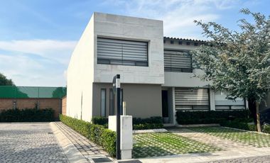 Venta de Casa Fracc. Pedregal del Bosque, Calimaya  URGE  POR CAMBIO DE RESIDENCIA BAJA DE PRECIO
