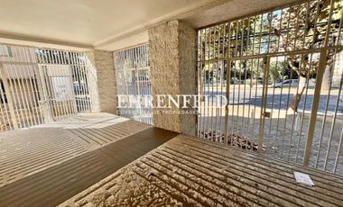 Uno Norte. Viña del Mar. Gran Local comercial, 550 m2.