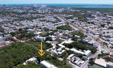 Renta Terreno de 1100 m2 Uso Mixto en Esquina a una calle de la Av huayacan Cancún C3194