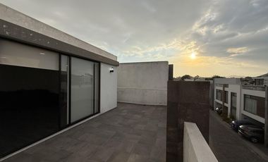 Casa Moderna En Venta y Renta Amueblada En Fraccionamiento Zona Cholula