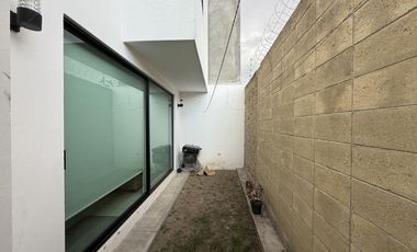 Casa Moderna En Venta y Renta Amueblada En Fraccionamiento Zona Cholula