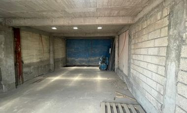 Bodega comercial ideal para almacenaje con fáciles accesos. Única en la zona.