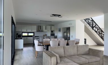 Casa en Venta- Barrio El Naudir-5 Ambientes-Pileta-Laguna-Losa radiante-Escobar
