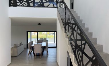 Casa en Venta- Barrio El Naudir-5 Ambientes-Pileta-Laguna-Losa radiante-Escobar