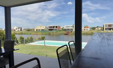 Casa en Venta- Barrio El Naudir-5 Ambientes-Pileta-Laguna-Losa radiante-Escobar