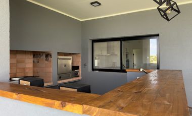 Casa en Venta- Barrio El Naudir-5 Ambientes-Pileta-Laguna-Losa radiante-Escobar